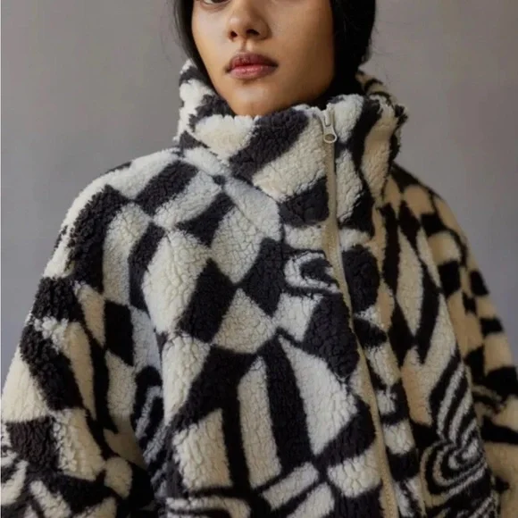 Urban Outfitters Olivia Print Sherpa Butterfly Fleece Black White Teddy Jacket - Picture 4 of 9